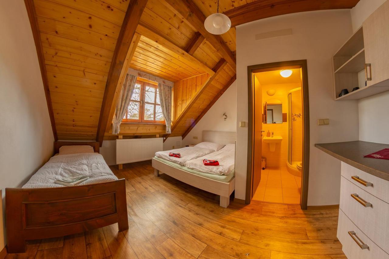 Pension & Restaurant U Konske Drahy Holkov Velešín المظهر الخارجي الصورة